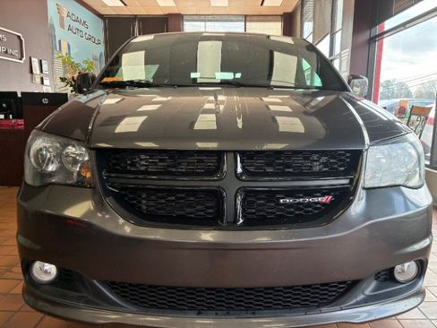 Used 2018 Dodge Grand Caravan SE image 4