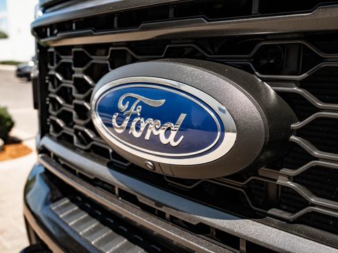 Used 2023 Ford F250 Lariat w/ Lariat Ultimate Package AWD/4WD image 3