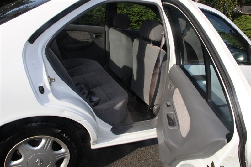 Used 1998 Nissan Sentra GXE FWD image 6