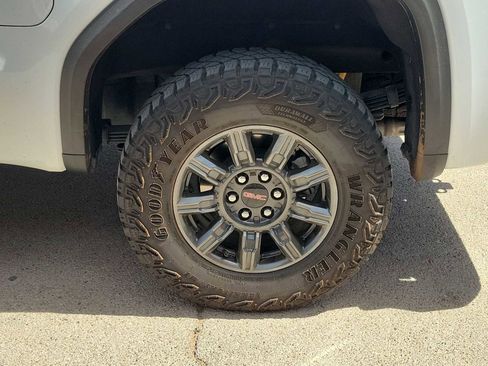 Used 2024 GMC Sierra 1500 AT4X image 12