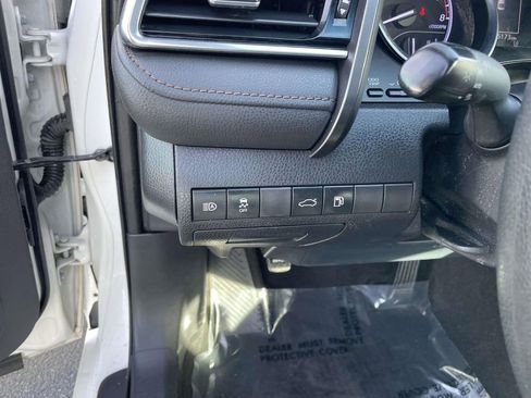 Used 2018 Toyota Camry LE image 29