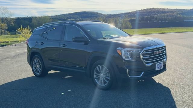 Used 2024 GMC Terrain SLT AWD/4WD image 2