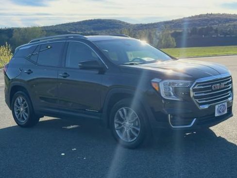 Used 2024 GMC Terrain SLT AWD/4WD image 2