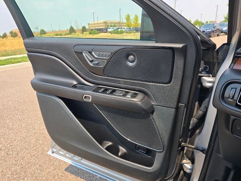Used 2022 Lincoln Aviator Reserve w/ Equipment Group 201A AWD/4WD image 15