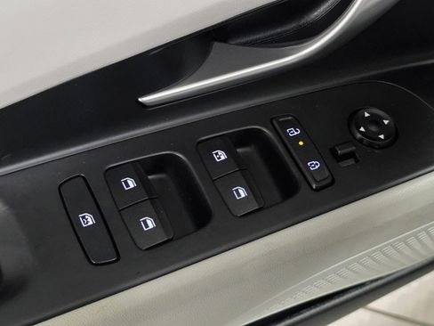 Used 2024 Hyundai Elantra Limited image 26