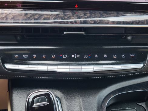 Used 2021 Cadillac Escalade Premium Luxury w/ LPO, Illumination Package AWD/4WD image 20