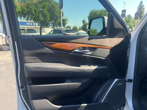 Used 2017 Cadillac Escalade Luxury image 10