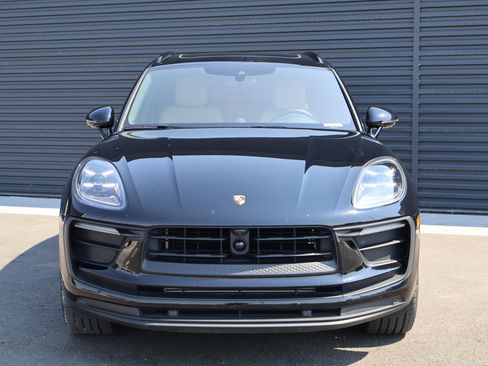 Certified 2026 Porsche Macan AWD/4WD image 7