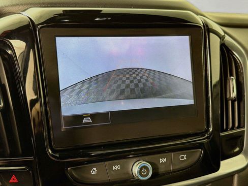 Used 2022 Chevrolet Traverse LT FWD image 20