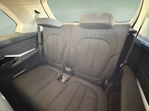 Used 2022 BMW X7 xDrive40i w/ Premium Package image 36
