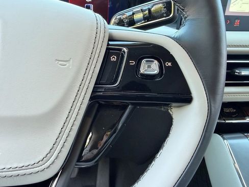 New 2026 Lincoln Aviator AWD image 17