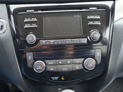 Used 2016 Nissan Rogue SV FWD image 13
