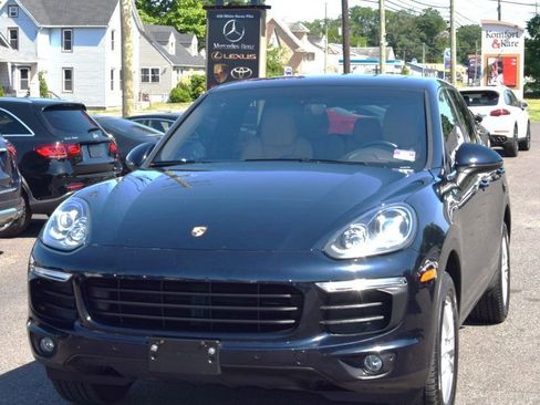 Used 2016 Porsche Cayenne AWD/4WD image 1