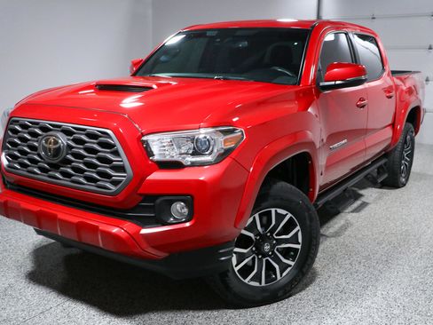 Used 2020 Toyota Tacoma TRD Sport AWD/4WD image 32
