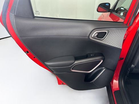 Used 2025 Kia Soul LX w/ LX Technology Package FWD image 25