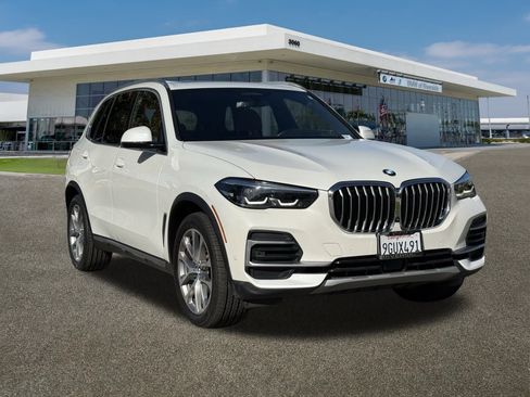 Certified 2022 BMW X5 xDrive40i image 2