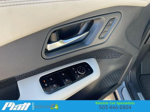 Used 2023 Nissan Ariya AWD image 17