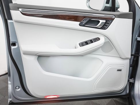 Certified 2021 Porsche Macan S image 25