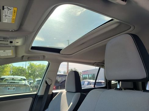 Used 2018 Toyota RAV4 XLE FWD image 30