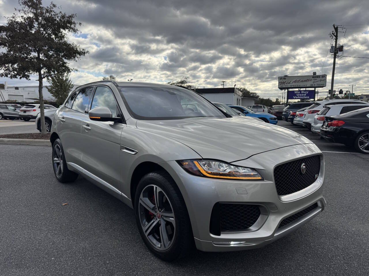 Used 2017 Jaguar F-PACE S AWD/4WD image 2