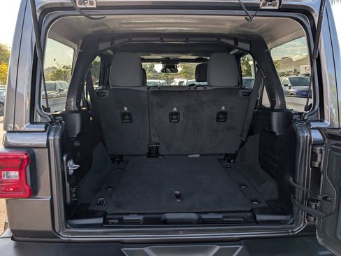 Used 2025 Jeep Wrangler Unlimited Sahara AWD/4WD image 10
