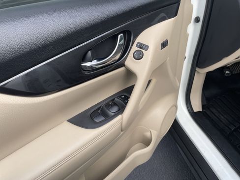 Used 2018 Nissan Rogue SV w/ Premium Package image 21