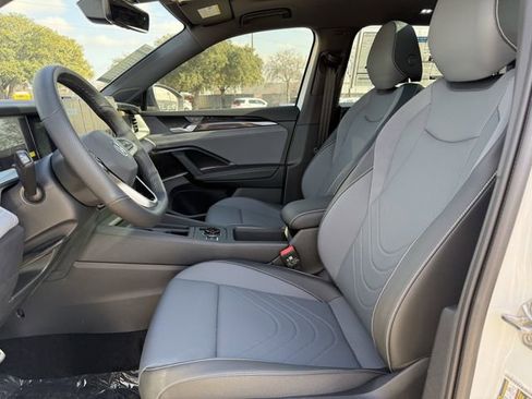 New 2026 Volkswagen Tiguan SE R-Line image 17