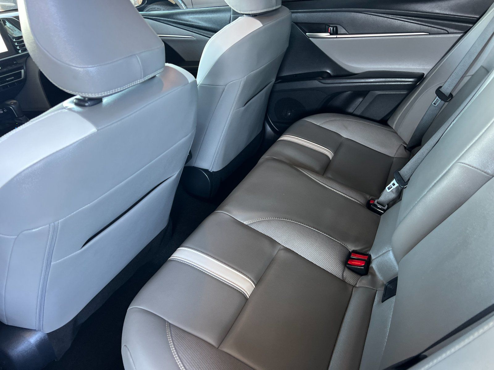 Used 2025 Toyota Camry SE FWD image 11
