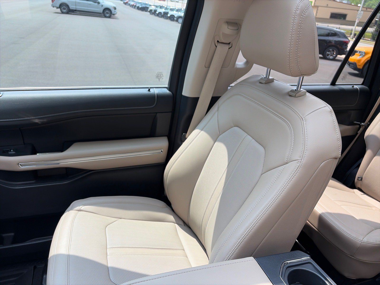Used 2023 Ford Expedition Limited AWD/4WD image 19