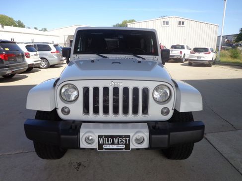 Used 2016 Jeep Wrangler Unlimited Sahara w/ Connectivity Group AWD/4WD image 2