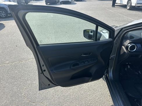 Used 2025 Nissan Versa SV image 20