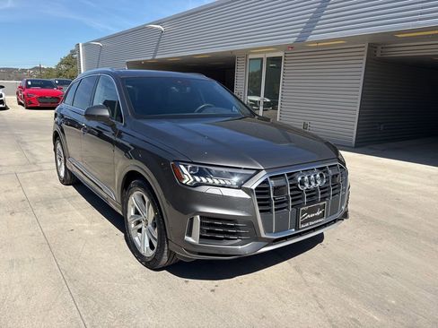 Used 2021 Audi Q7 3.0T Prestige w/ Prestige Package image 3