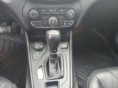 Used 2021 Jeep Cherokee Latitude Lux 80th Anniv w/ Quick Order Package 2YU 80th image 11