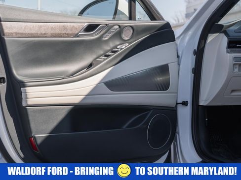 Used 2024 Genesis G80 image 38