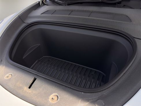 Used 2023 Tesla Model Y Long Range image 22