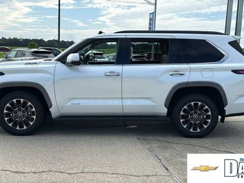 Used 2023 Toyota Sequoia Limited AWD/4WD image 4