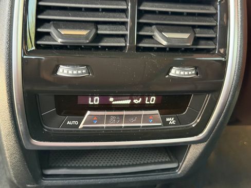 Used 2023 BMW X7 xDrive40i w/ M Sport Package AWD/4WD image 21