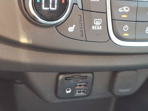 Used 2023 Chevrolet Traverse LT w/ LT Premium Package AWD/4WD image 19