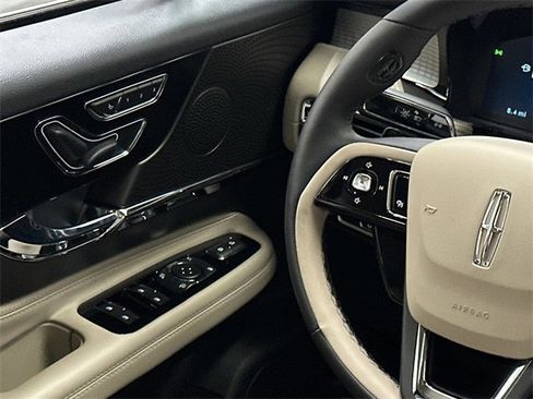 New 2026 Lincoln Corsair Premiere image 21