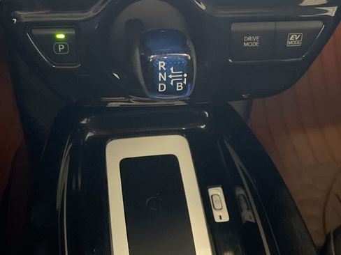 Used 2016 Toyota Prius Four w/ Advanced Technology Package FWD image 20