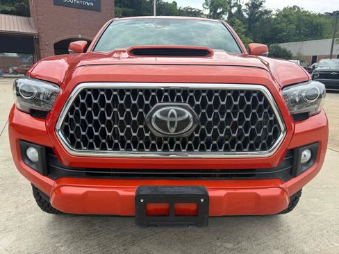 Used 2018 Toyota Tacoma TRD Sport w/ Technology Package AWD/4WD image 7