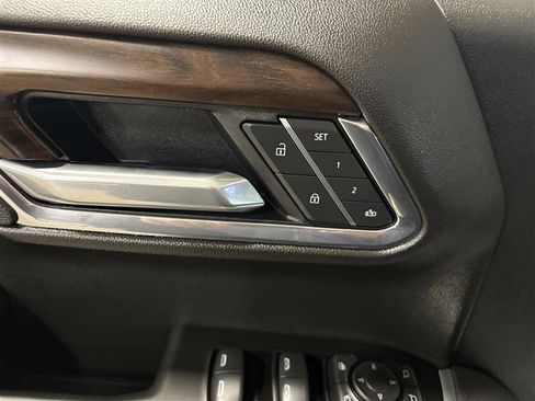 Used 2025 GMC Sierra 1500 SLT image 12