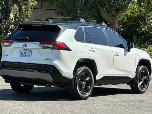 Used 2021 Toyota RAV4 XSE AWD/4WD image 9