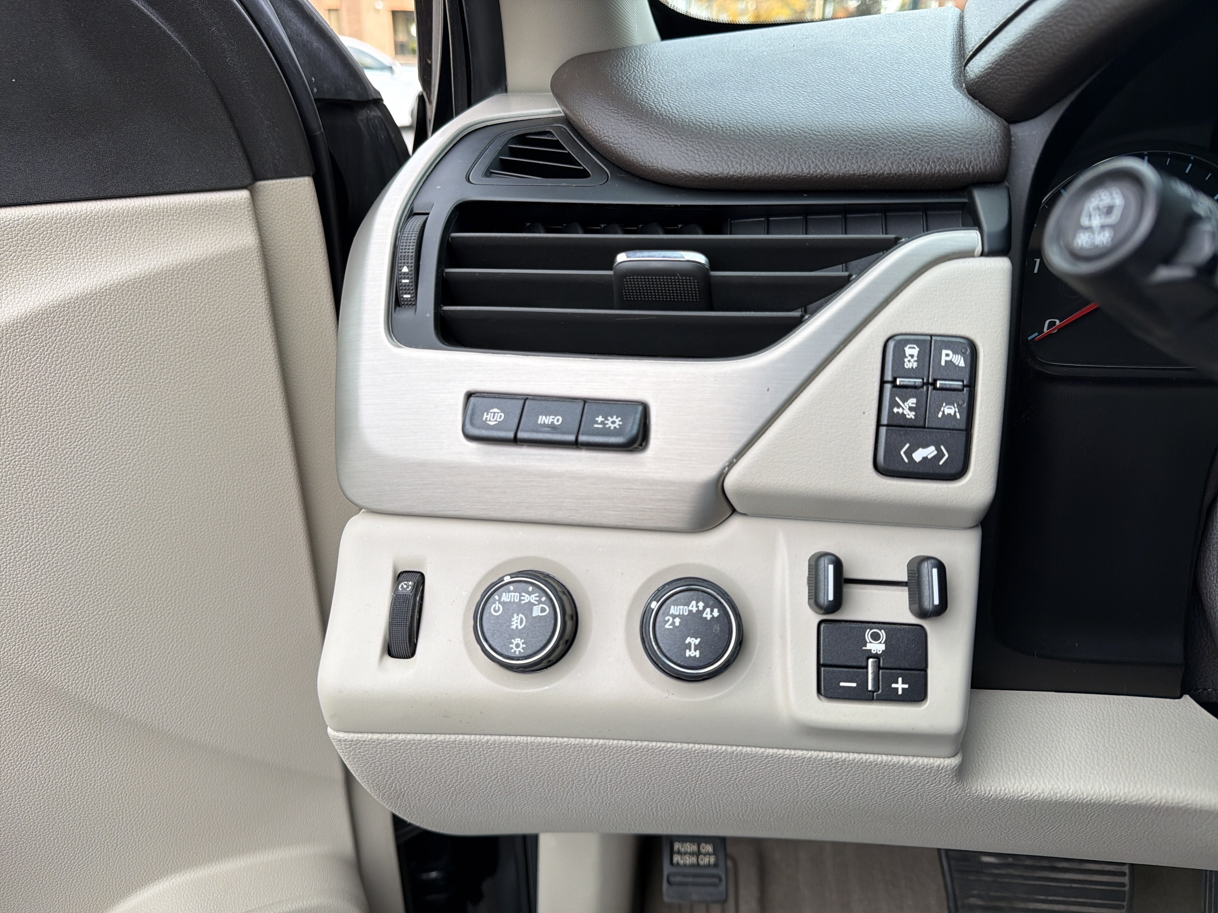 Used 2019 GMC Yukon Denali w/ Denali Ultimate Package AWD/4WD image 15