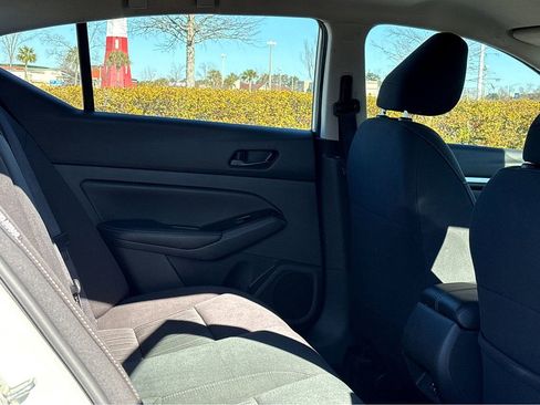 Used 2023 Nissan Altima 2.5 SV FWD image 11