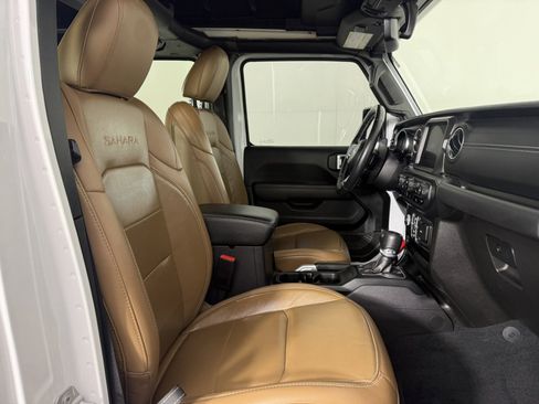 Used 2022 Jeep Wrangler Unlimited Sahara w/ Cold Weather Group image 10