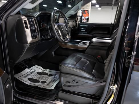 Used 2017 GMC Sierra 2500 Denali w/ Duramax Plus Package AWD/4WD image 36