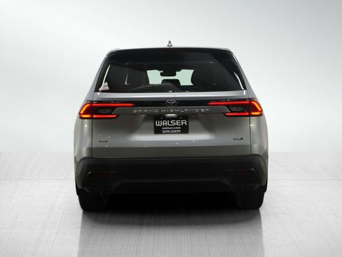 Used 2024 Toyota Grand Highlander XLE image 4