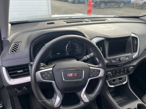 Used 2024 GMC Terrain SLE FWD image 33