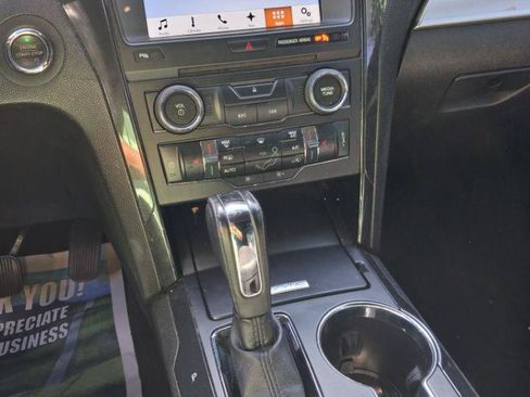 Used 2017 Ford Explorer XLT w/ Equipment Group 202A AWD/4WD image 15